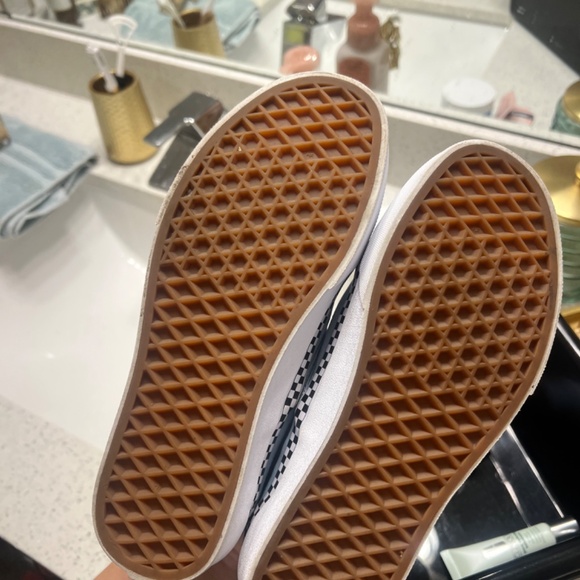 Vans - Picture 3 of 7